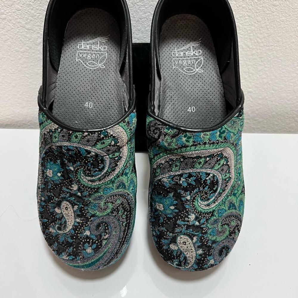 DANSKO VEGAN Stylish Green Paisley Women's Shoes - Picture 2 of 4